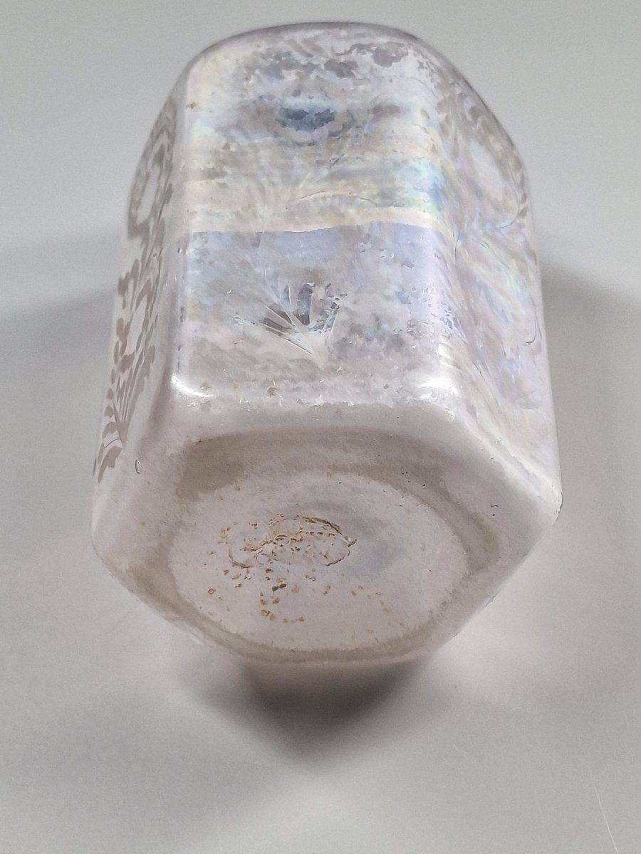 Hexagonal Bottle In Iridescent Glass Engraved With Foliage, Pewter Stopper - 18th Century-photo-2