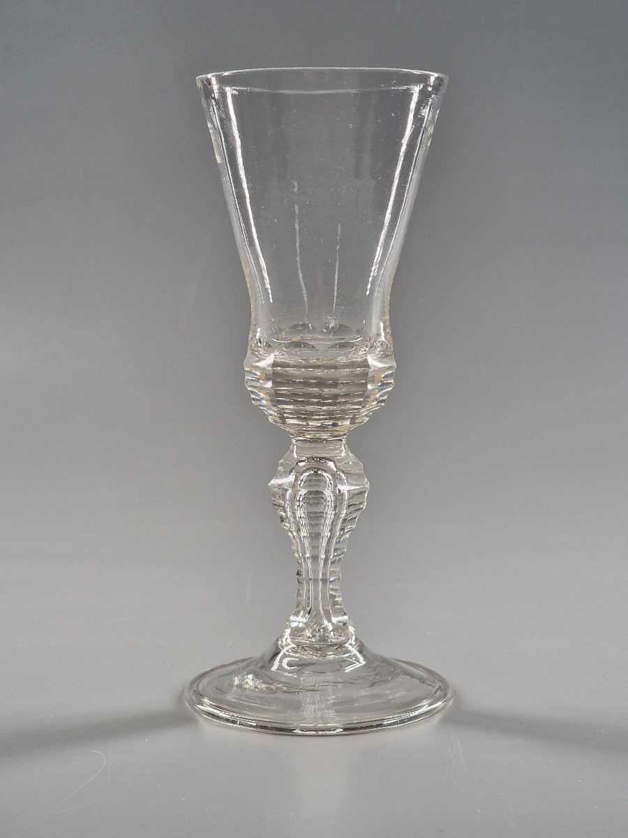 Grand verre à jambe balustre et coupe facettées en degrés - Bohême, XVIIIe siècle 18e-photo-2