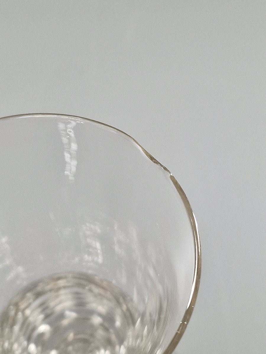 Grand verre à jambe balustre et coupe facettées en degrés - Bohême, XVIIIe siècle 18e-photo-1