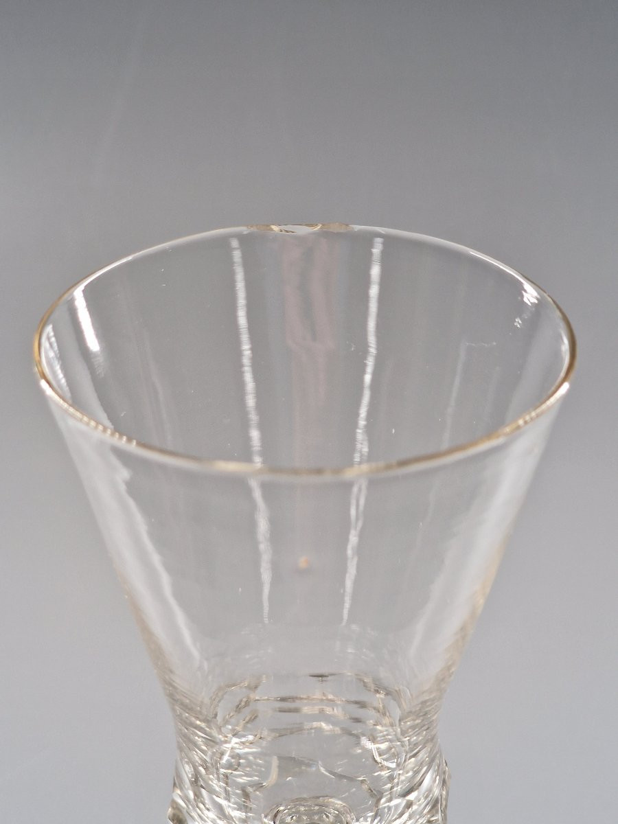 Grand verre à jambe balustre et coupe facettées en degrés - Bohême, XVIIIe siècle 18e-photo-4