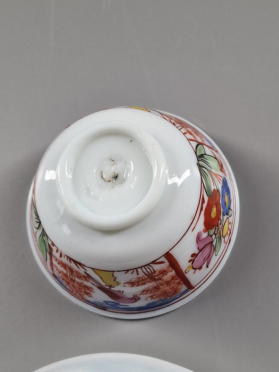 Pochon et sa soucoupe en verre opalin émaillé polychrome - Bohême ou Thuringe, XVIIIe siècle-photo-1