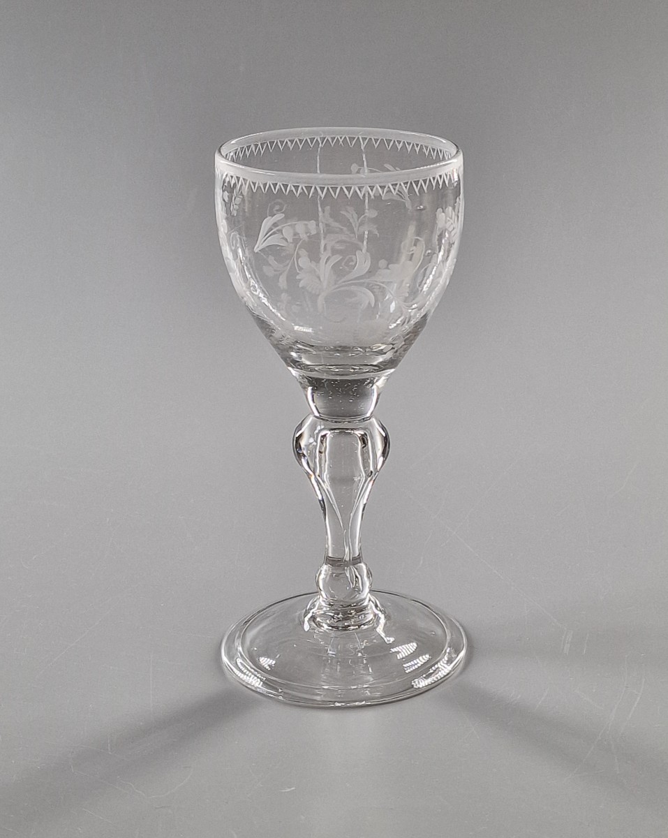 Ovoid Glass Cup Engraved With Flowering Branches And A Frieze Of Wolf's Teeth - 18th Century
