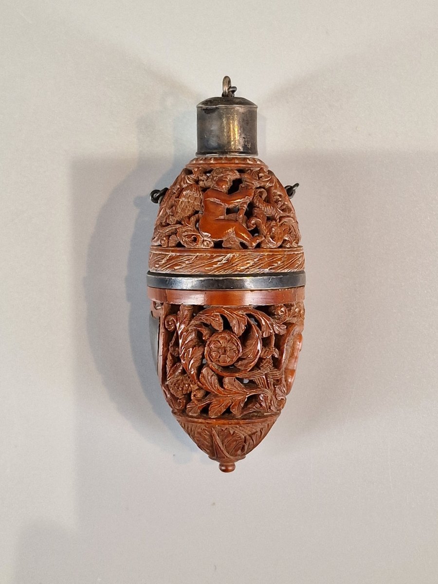 A Corozo Snuffbox Case Carved With Putti, Scrolls, A Flower Basket And A Dog - Circa 1800-photo-2