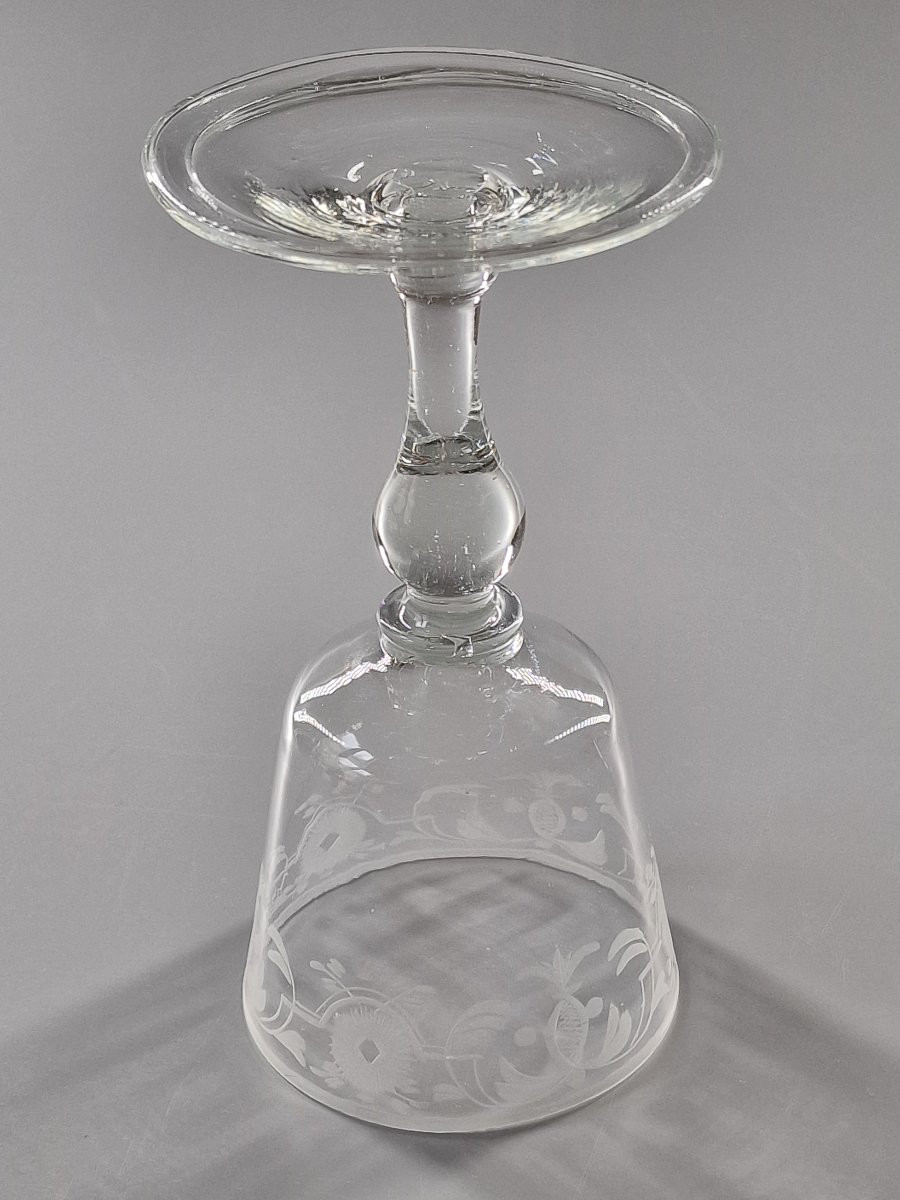 Verre à large coupe gravée d'une frise de rinceaux fleuris - XVIIIe siècle-photo-7
