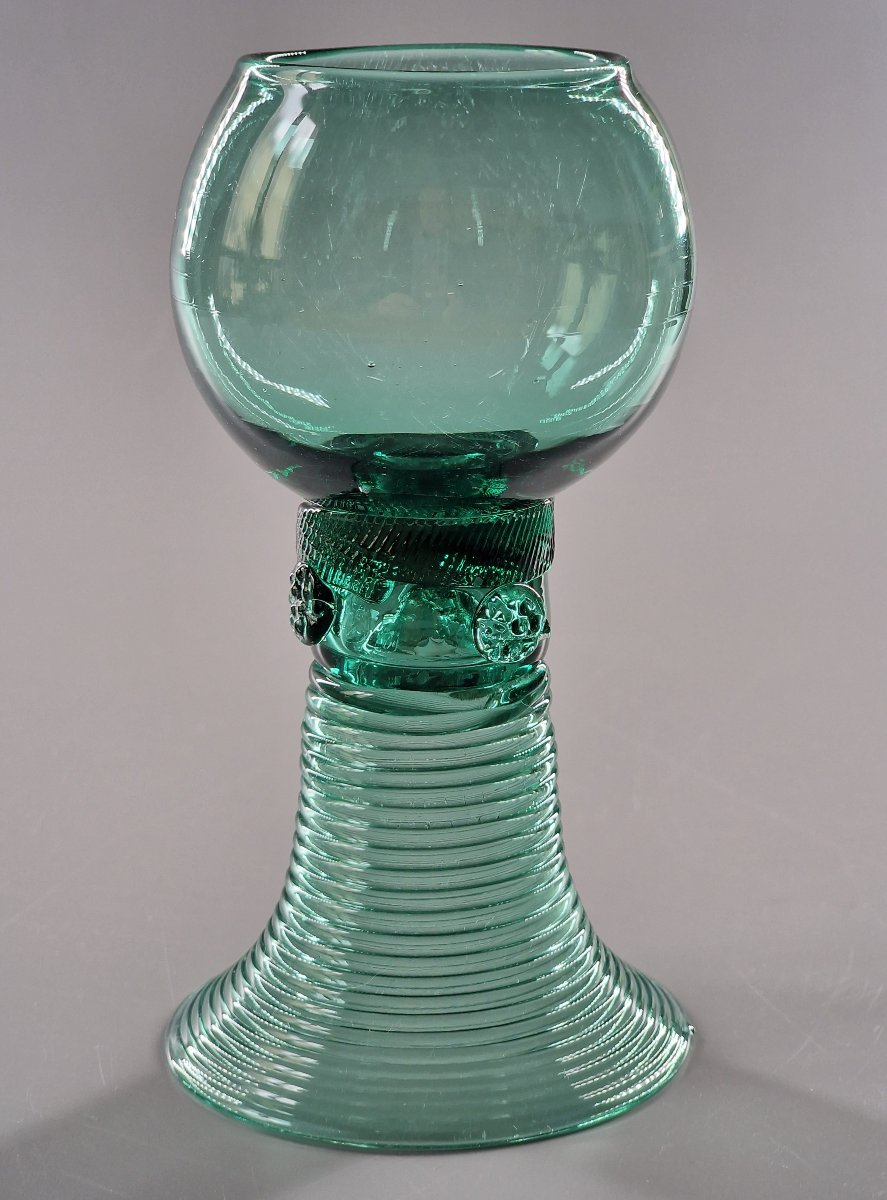 Verre à vin Römer en verre soufflé teinté vert - Pays-Bas ou Allemagne, XIXe siècle 19e-photo-3