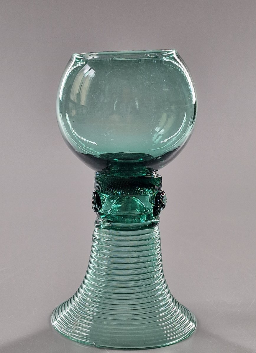Verre à vin Römer en verre soufflé teinté vert - Pays-Bas ou Allemagne, XIXe siècle 19e-photo-4