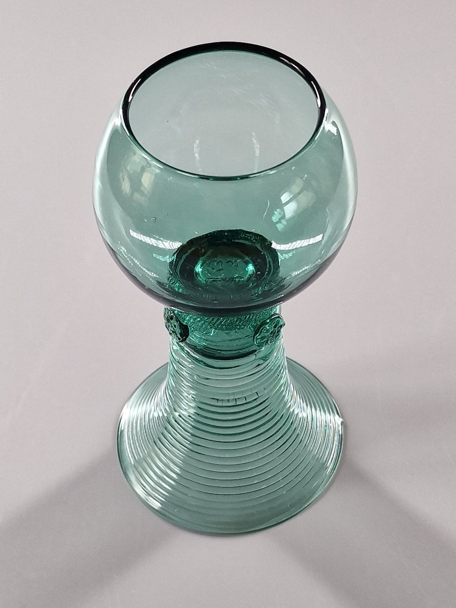 Verre à vin Römer en verre soufflé teinté vert - Pays-Bas ou Allemagne, XIXe siècle 19e-photo-7