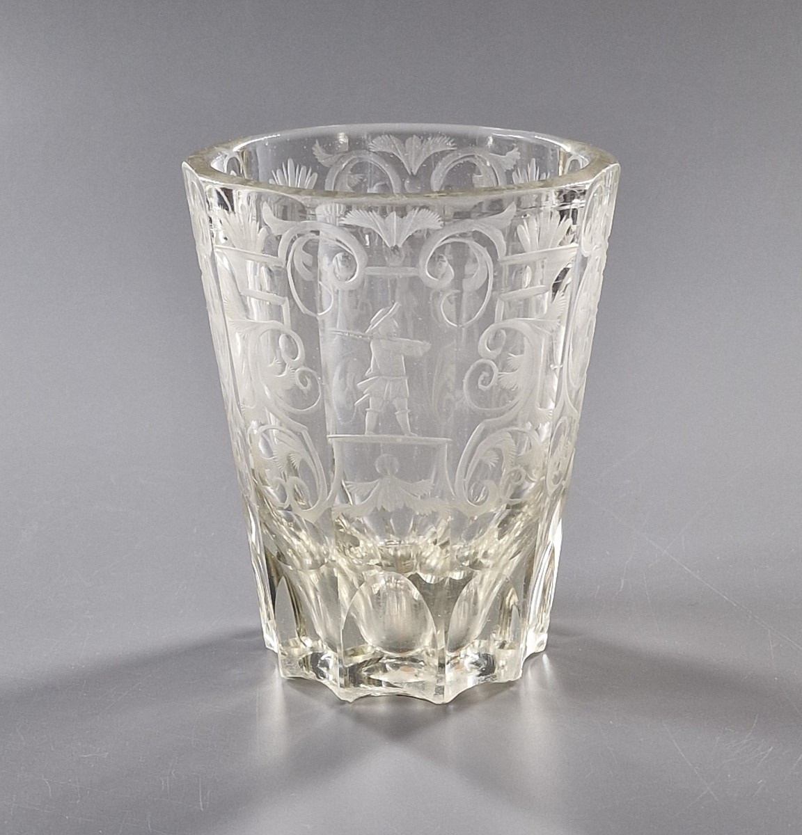 Glass Goblet Engraved With Soldiers And Foliage - Bohemia, 19th Century 