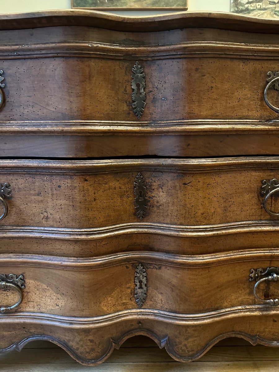 Commode arbalète en noyer mouluré - Vallée du Rhône, époque Louis XV 18e-photo-2