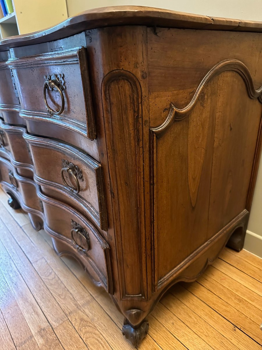Commode arbalète en noyer mouluré - Vallée du Rhône, époque Louis XV 18e-photo-2