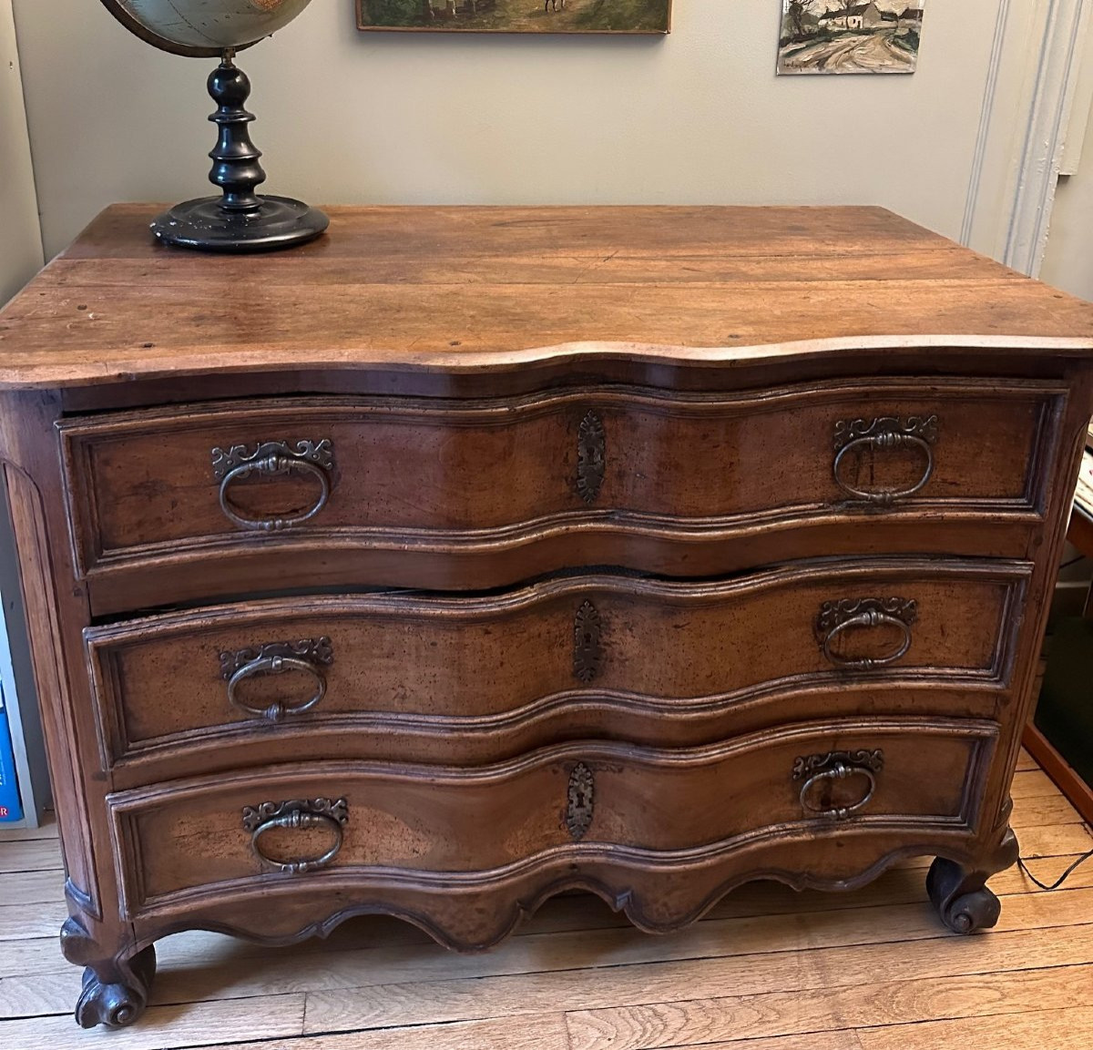 Commode arbalète en noyer mouluré - Vallée du Rhône, époque Louis XV 18e-photo-8