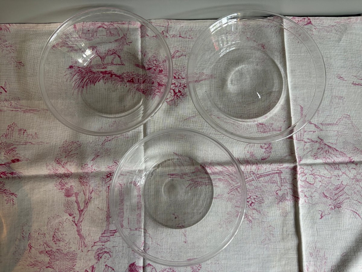 Suite de six assiettes ou coupes à fraises en verre soufflé incolore - XVIIIe siècle 18e-photo-3