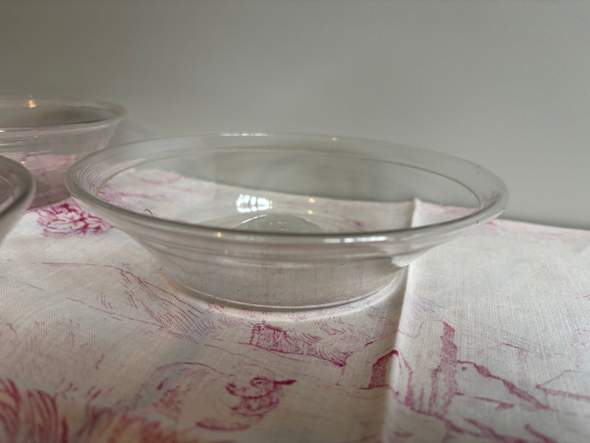Suite de six assiettes ou coupes à fraises en verre soufflé incolore - XVIIIe siècle 18e-photo-4