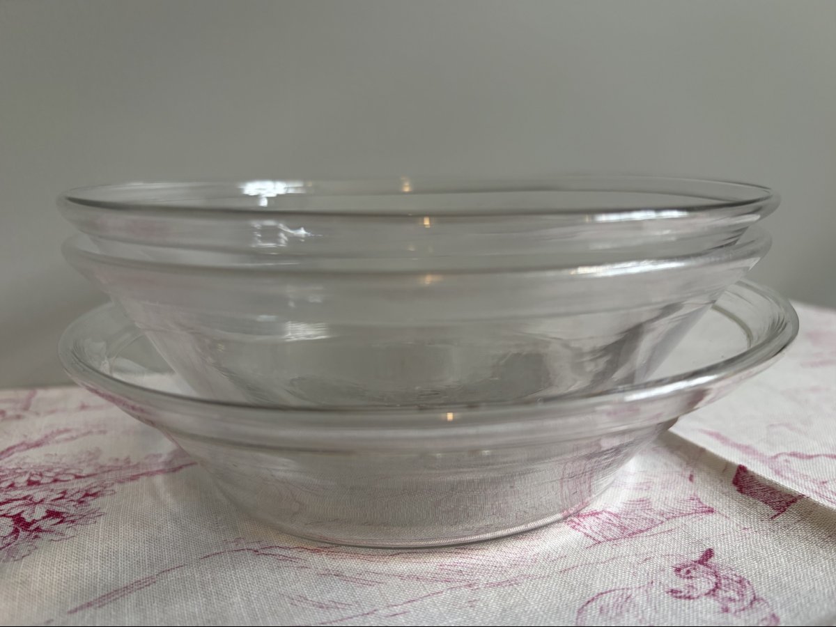 Suite de six assiettes ou coupes à fraises en verre soufflé incolore - XVIIIe siècle 18e-photo-2