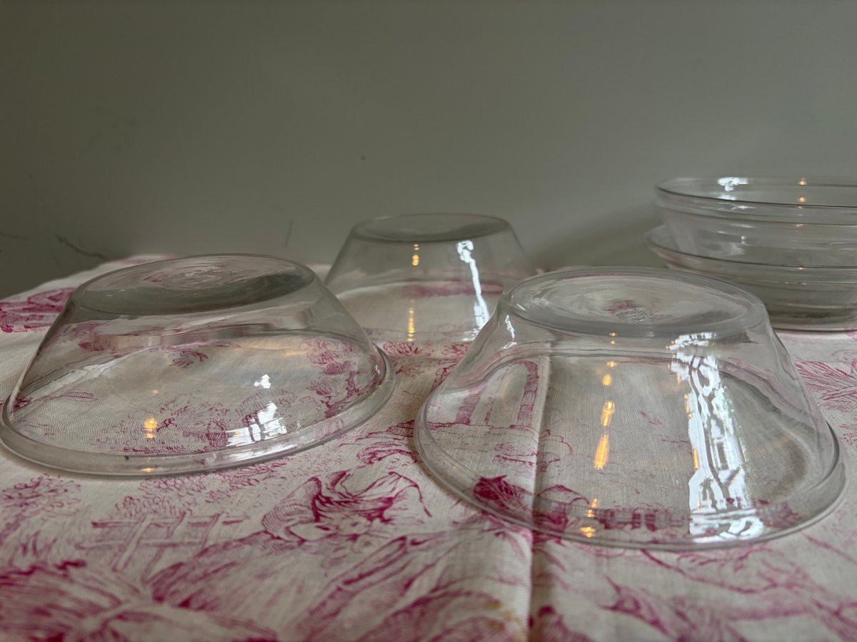 Suite de six assiettes ou coupes à fraises en verre soufflé incolore - XVIIIe siècle 18e-photo-3
