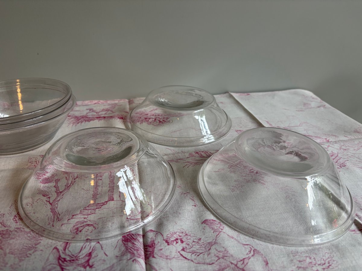 Suite de six assiettes ou coupes à fraises en verre soufflé incolore - XVIIIe siècle 18e-photo-4