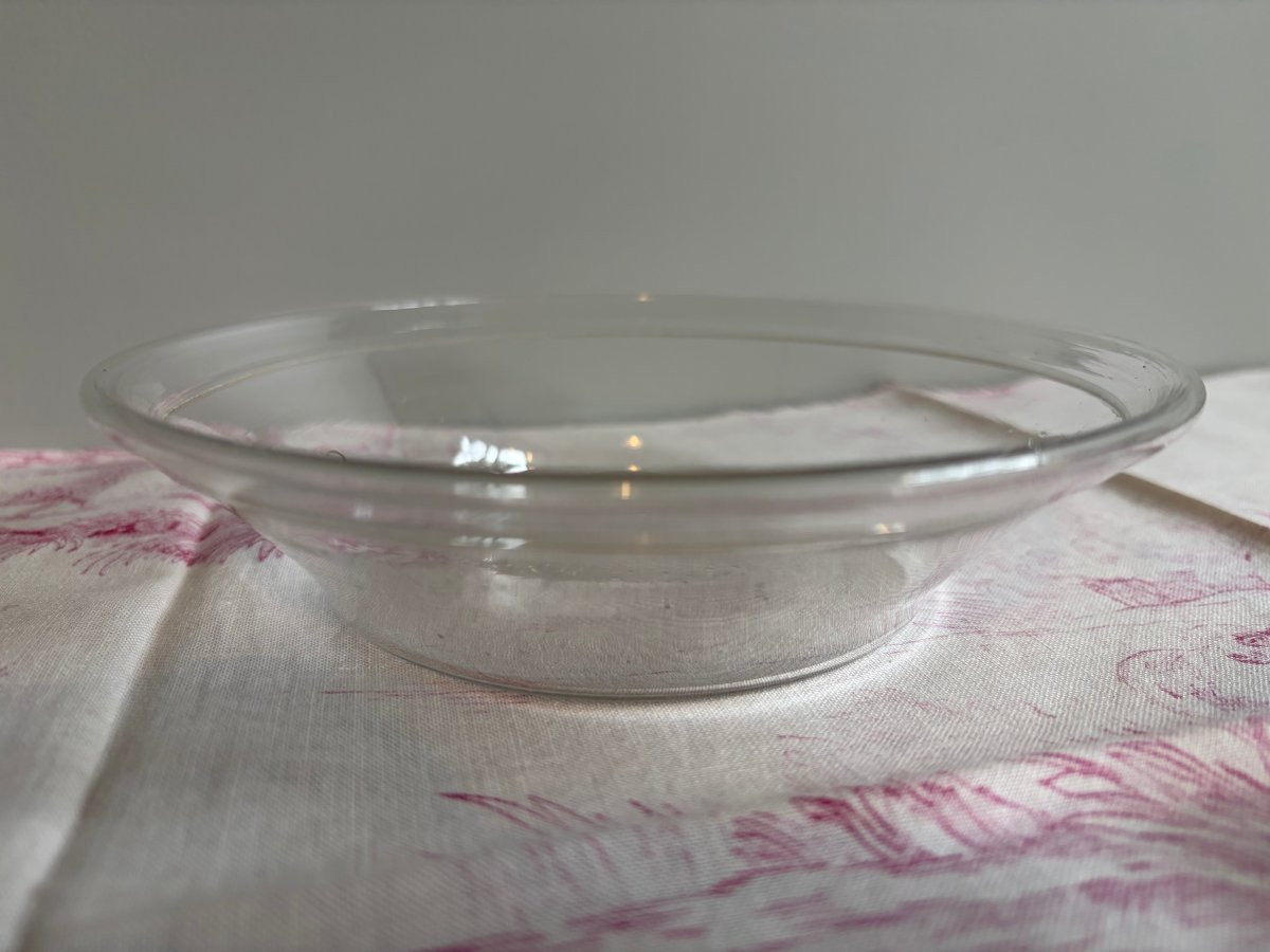 Suite de six assiettes ou coupes à fraises en verre soufflé incolore - XVIIIe siècle 18e-photo-6