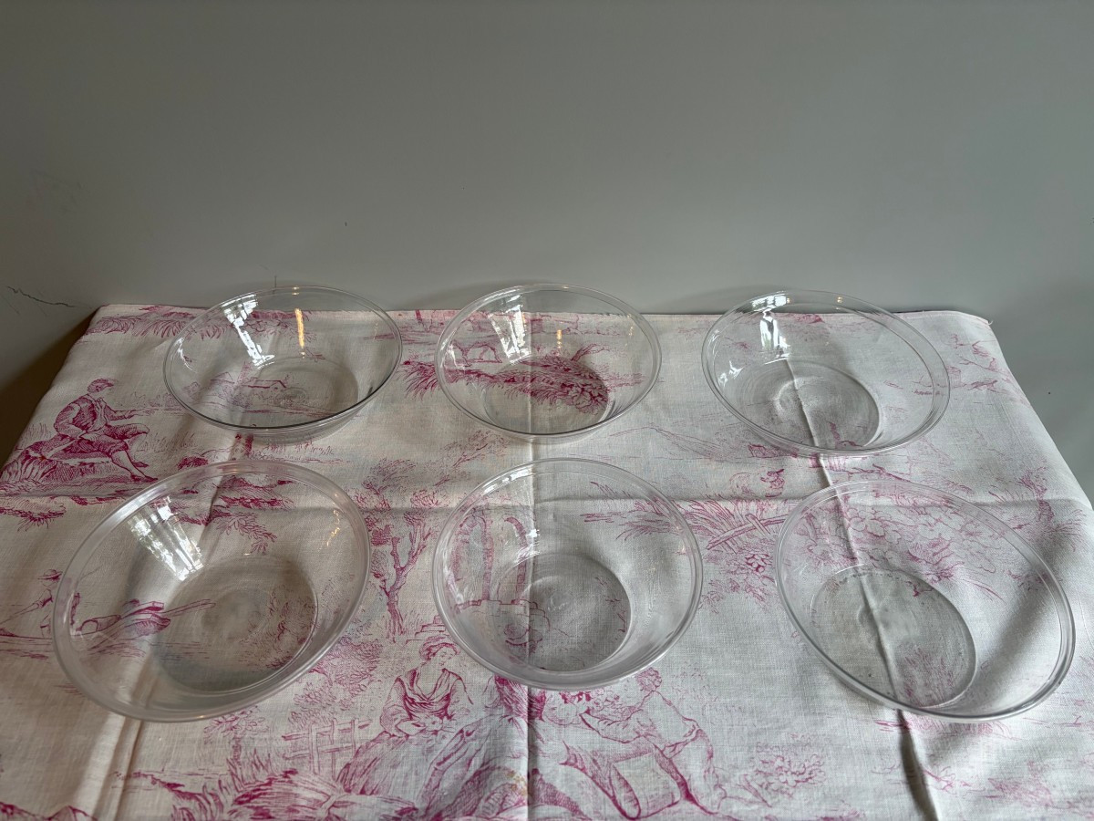 Suite de six assiettes ou coupes à fraises en verre soufflé incolore - XVIIIe siècle 18e
