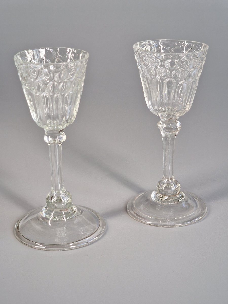 Liege, Pair Of Alveolus And Fluted Glasses, Two-button Leg - 18th Century -photo-2