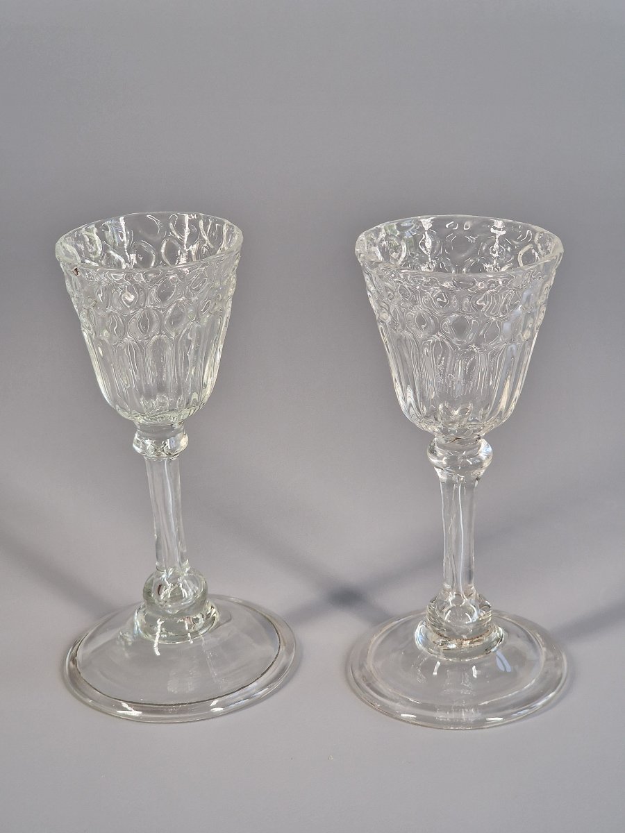 Liege, Pair Of Alveolus And Fluted Glasses, Two-button Leg - 18th Century -photo-3