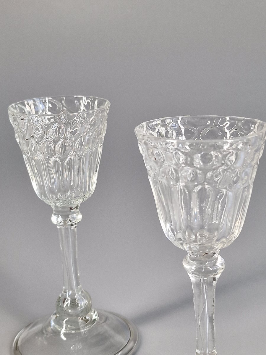 Liege, Pair Of Alveolus And Fluted Glasses, Two-button Leg - 18th Century -photo-7