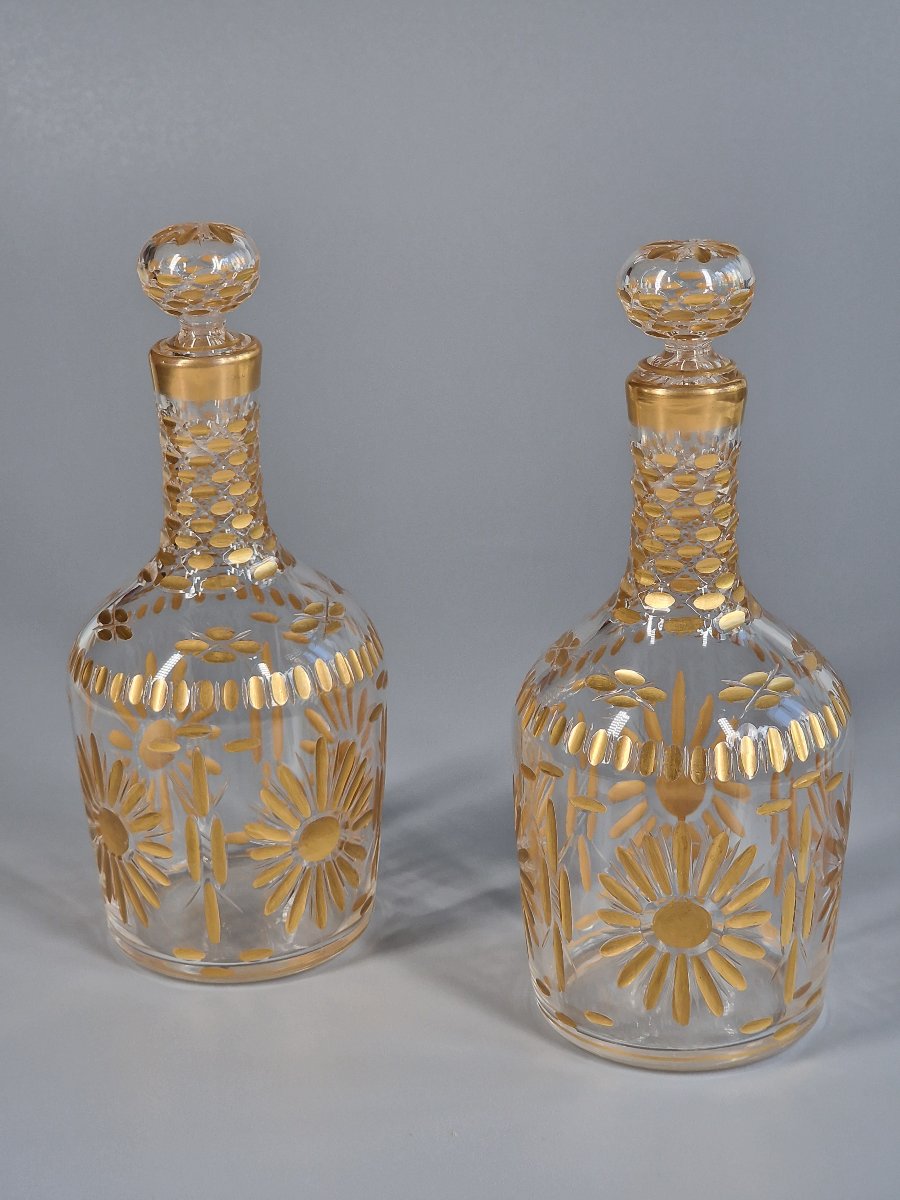 Pair Of Glass Bottles Cut With Pastilles And Gold Rosettes - 19th Century -photo-2