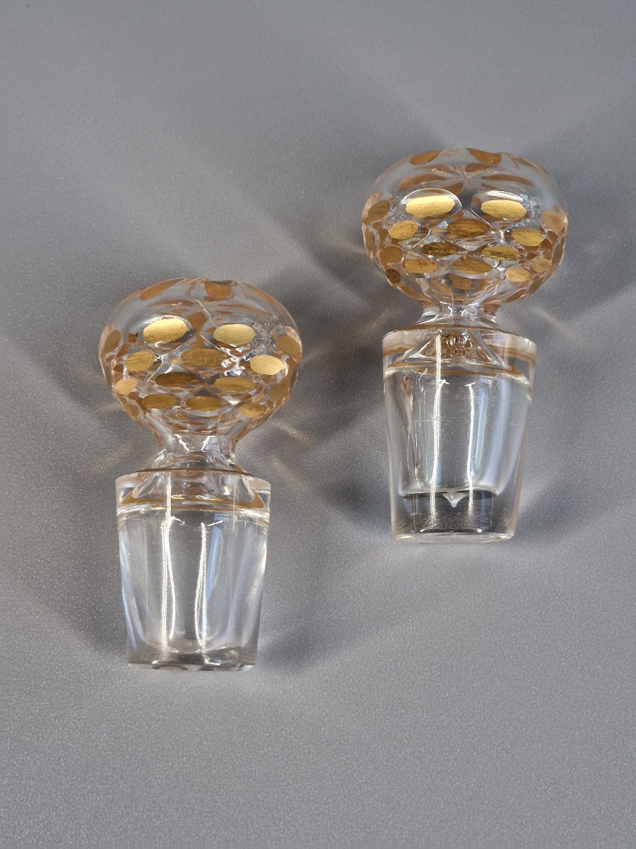 Pair Of Glass Bottles Cut With Pastilles And Gold Rosettes - 19th Century -photo-6