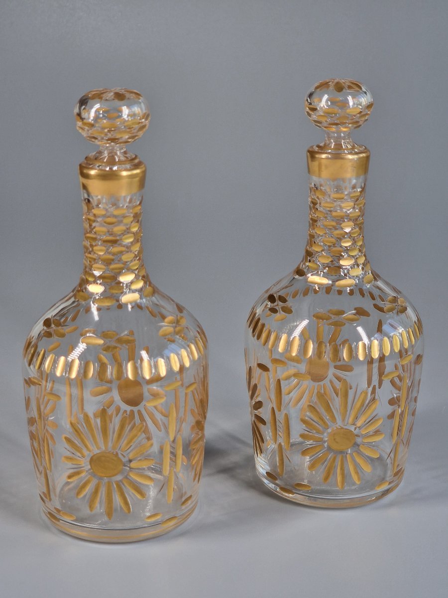 Pair Of Glass Bottles Cut With Pastilles And Gold Rosettes - 19th Century -photo-8