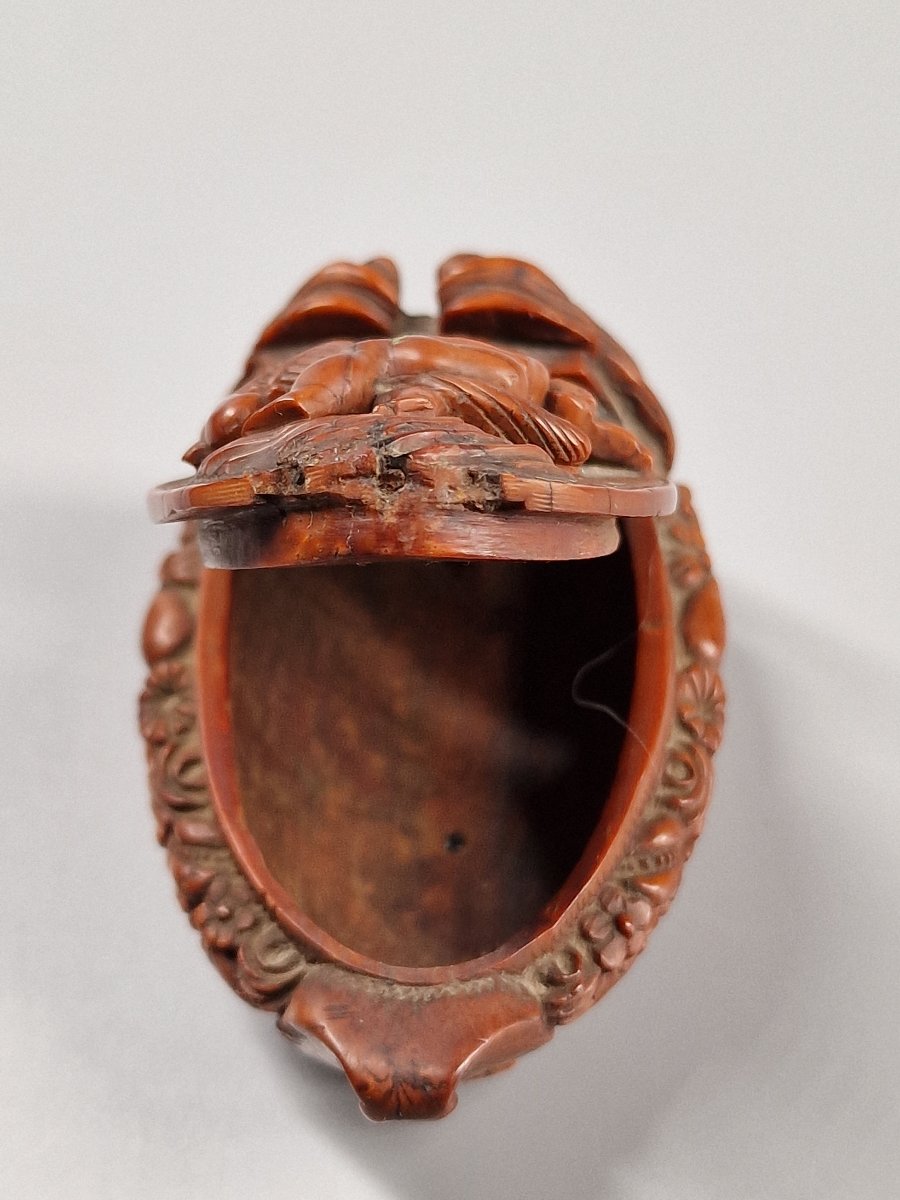 Tabatière en corozo ornée d'un putto sur une corne d'abondance, tête zoomorphe - XIXe siècle-photo-3