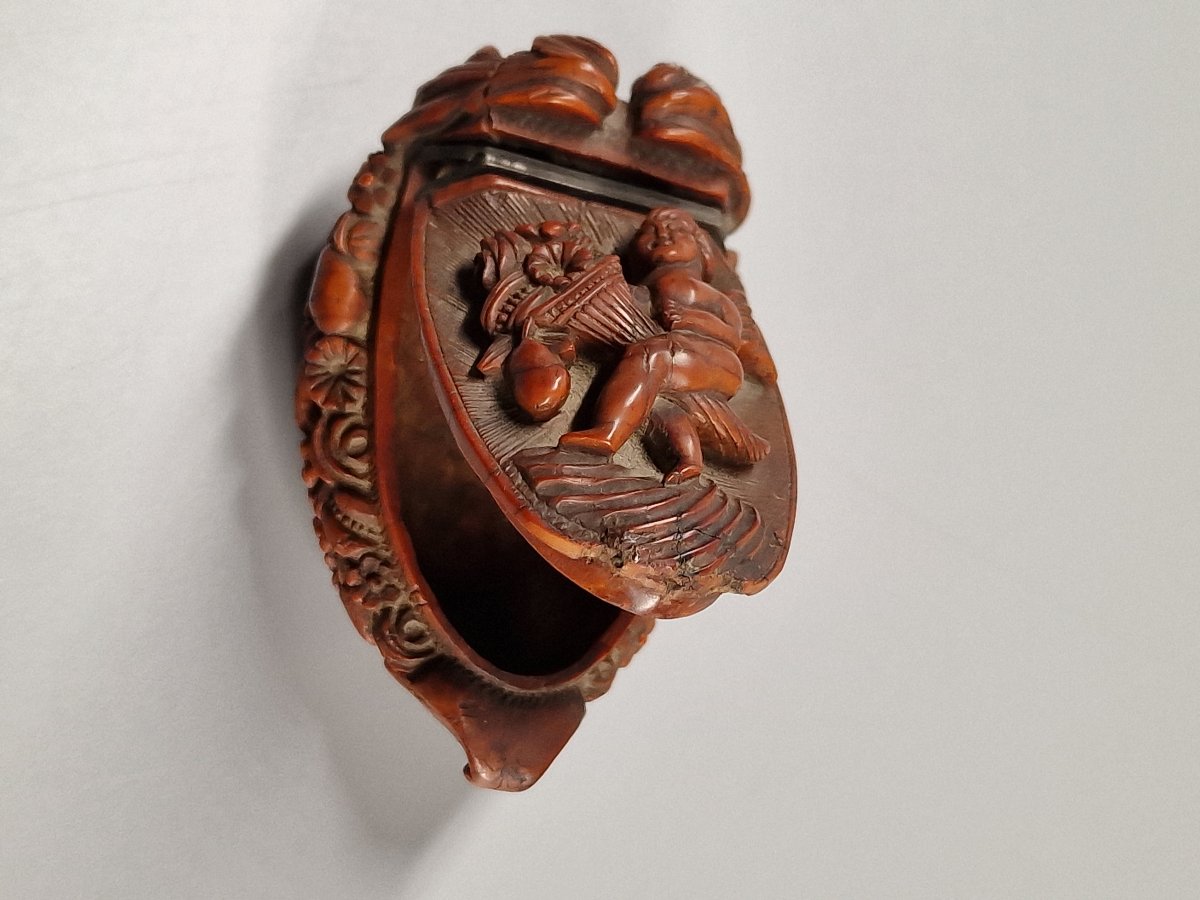 Tabatière en corozo ornée d'un putto sur une corne d'abondance, tête zoomorphe - XIXe siècle-photo-4