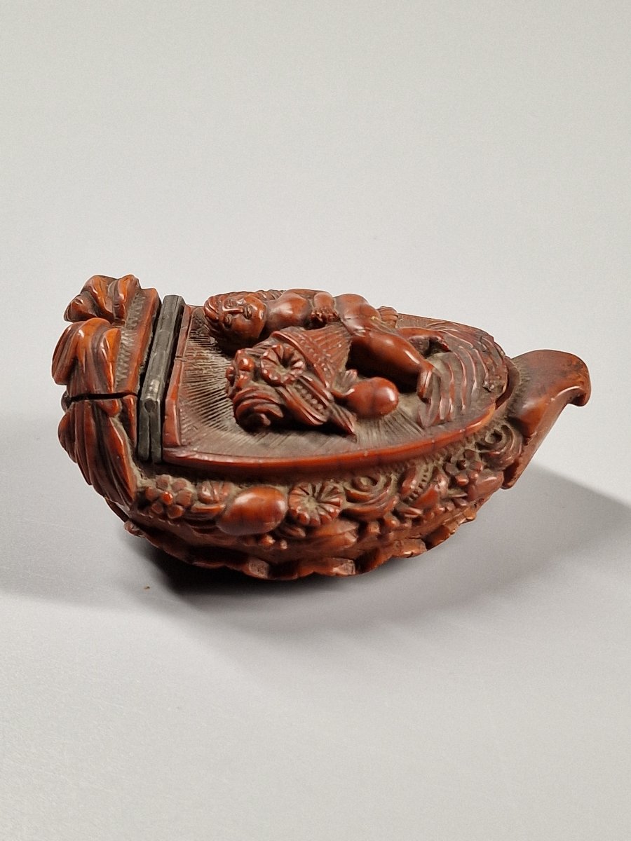 Tabatière en corozo ornée d'un putto sur une corne d'abondance, tête zoomorphe - XIXe siècle-photo-8