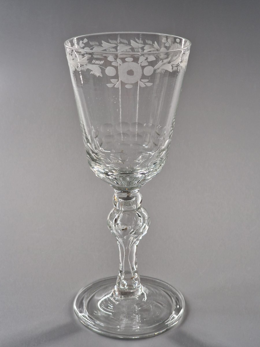 Verre à vin de grand format en verre soufflé taillé et gravé – XVIIIe siècle 18e-photo-2
