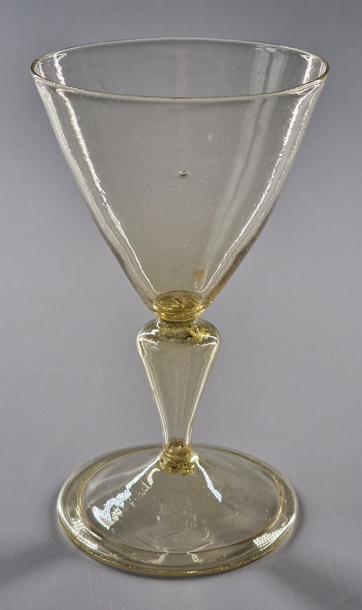 Yellow-tinted Glass With A Hollow Baluster Stem—france Or Spain, 18th Century-photo-3