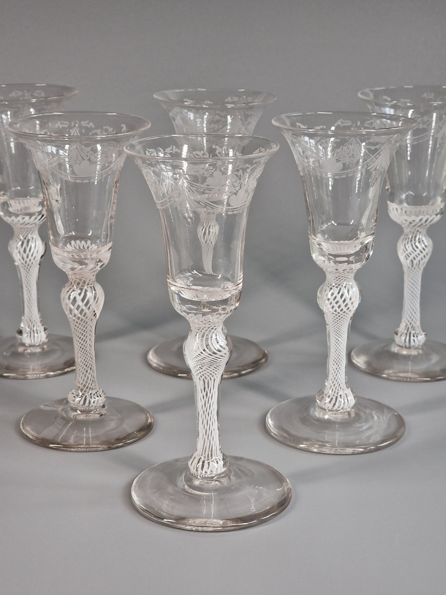 Set Of Six Glasses Engraved With White Filigree Patterns — Probably Liège, Late 18th Century-photo-2