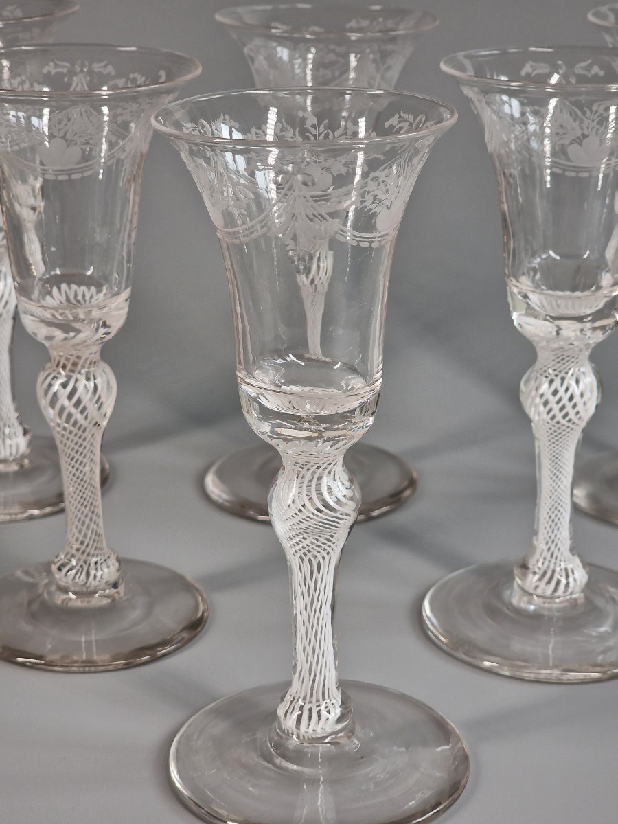 Set Of Six Glasses Engraved With White Filigree Patterns — Probably Liège, Late 18th Century-photo-3