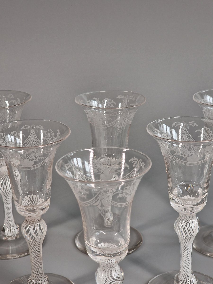 Set Of Six Glasses Engraved With White Filigree Patterns — Probably Liège, Late 18th Century-photo-4