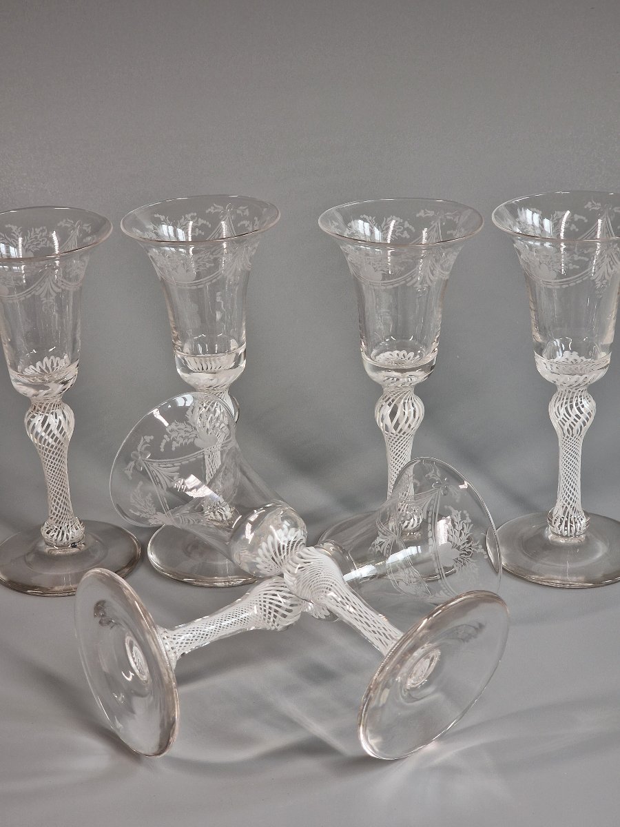 Set Of Six Glasses Engraved With White Filigree Patterns — Probably Liège, Late 18th Century-photo-1