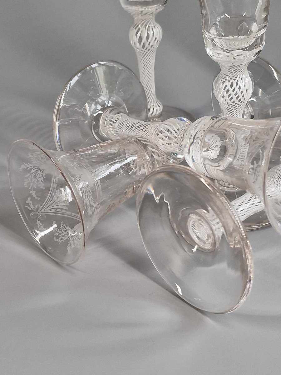 Set Of Six Glasses Engraved With White Filigree Patterns — Probably Liège, Late 18th Century-photo-2
