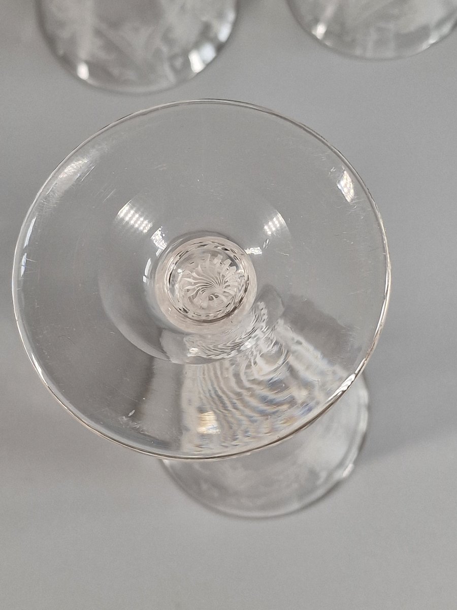 Set Of Six Glasses Engraved With White Filigree Patterns — Probably Liège, Late 18th Century-photo-4