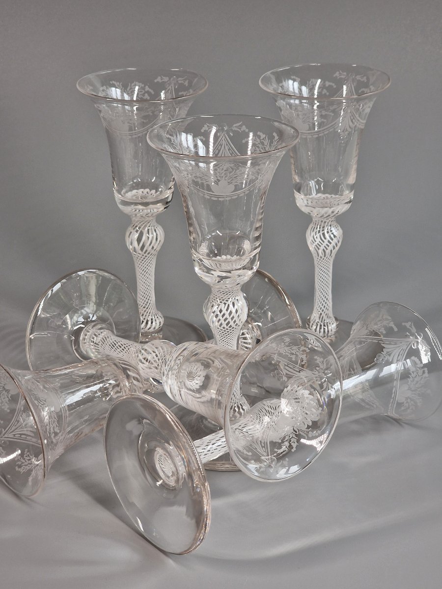 Set Of Six Glasses Engraved With White Filigree Patterns — Probably Liège, Late 18th Century-photo-8