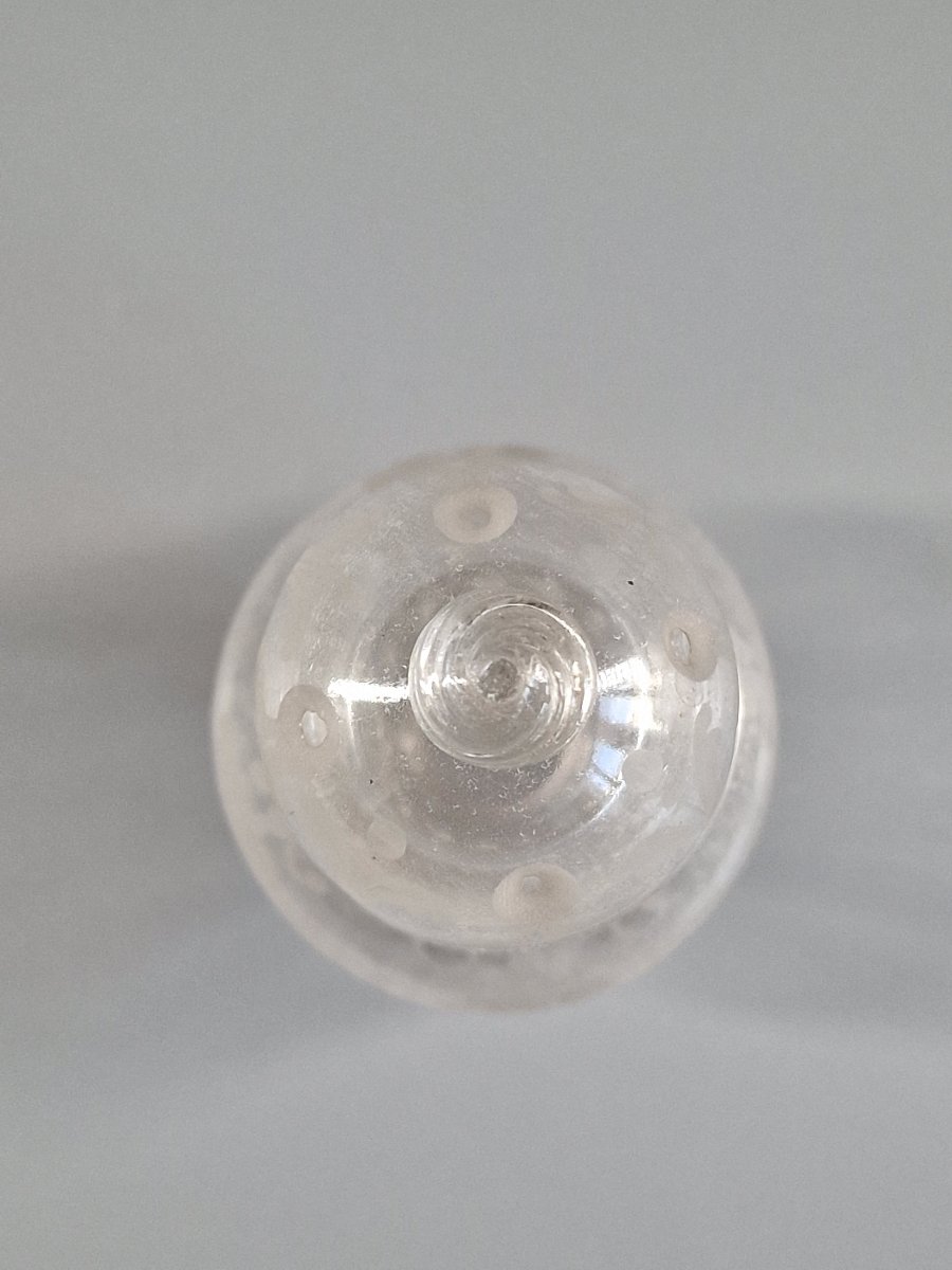 Saupoudreuse en verre soufflé gravé – Travail populaire probablement normand du XVIIIe siècle -photo-2