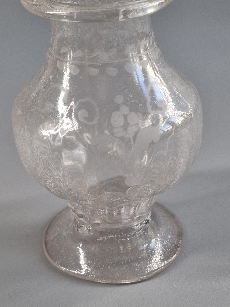 Saupoudreuse en verre soufflé gravé – Travail populaire probablement normand du XVIIIe siècle -photo-4