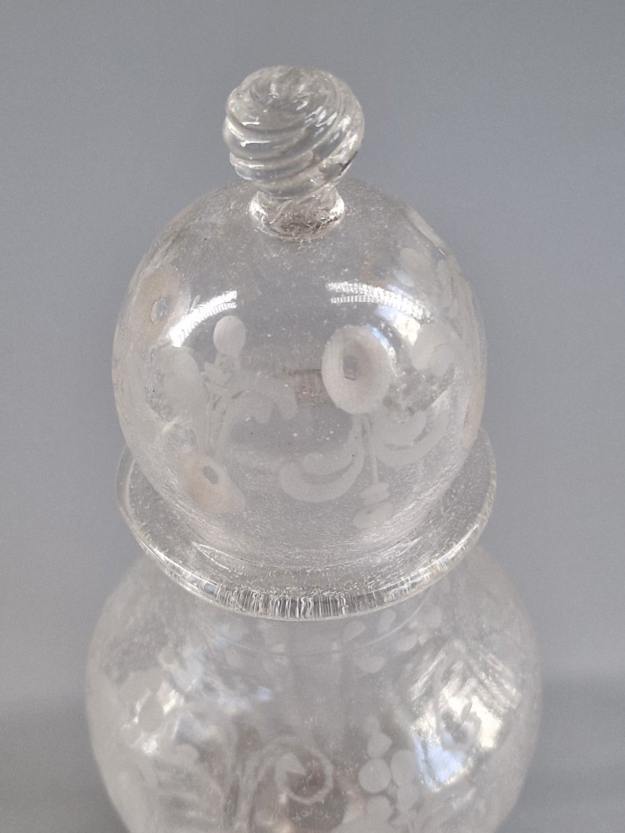Saupoudreuse en verre soufflé gravé – Travail populaire probablement normand du XVIIIe siècle -photo-6