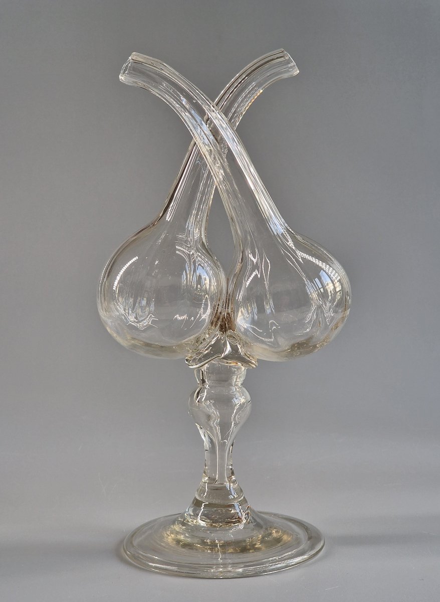 Guédoufle en verre soufflé côtelé, huilier vinaigrier sur pied balustre – XVIIIe siècle 18e