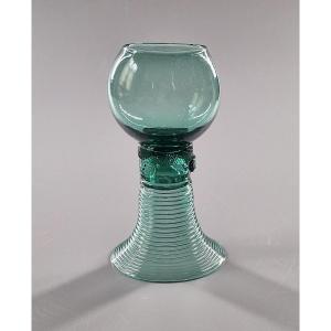 Verre à vin Römer en verre soufflé teinté vert - Pays-Bas ou Allemagne, XIXe siècle 19e