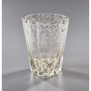 Gobelet en verre gravé de soldats et rinceaux – Bohême, XIXe siècle 19e