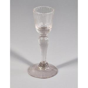 Verre à alcool en verre soufflé à décor de godrons – XVIIIe siècle 18e