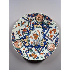 Delft, assiette à décor polychrome au tonnerre – XVIIIe siècle