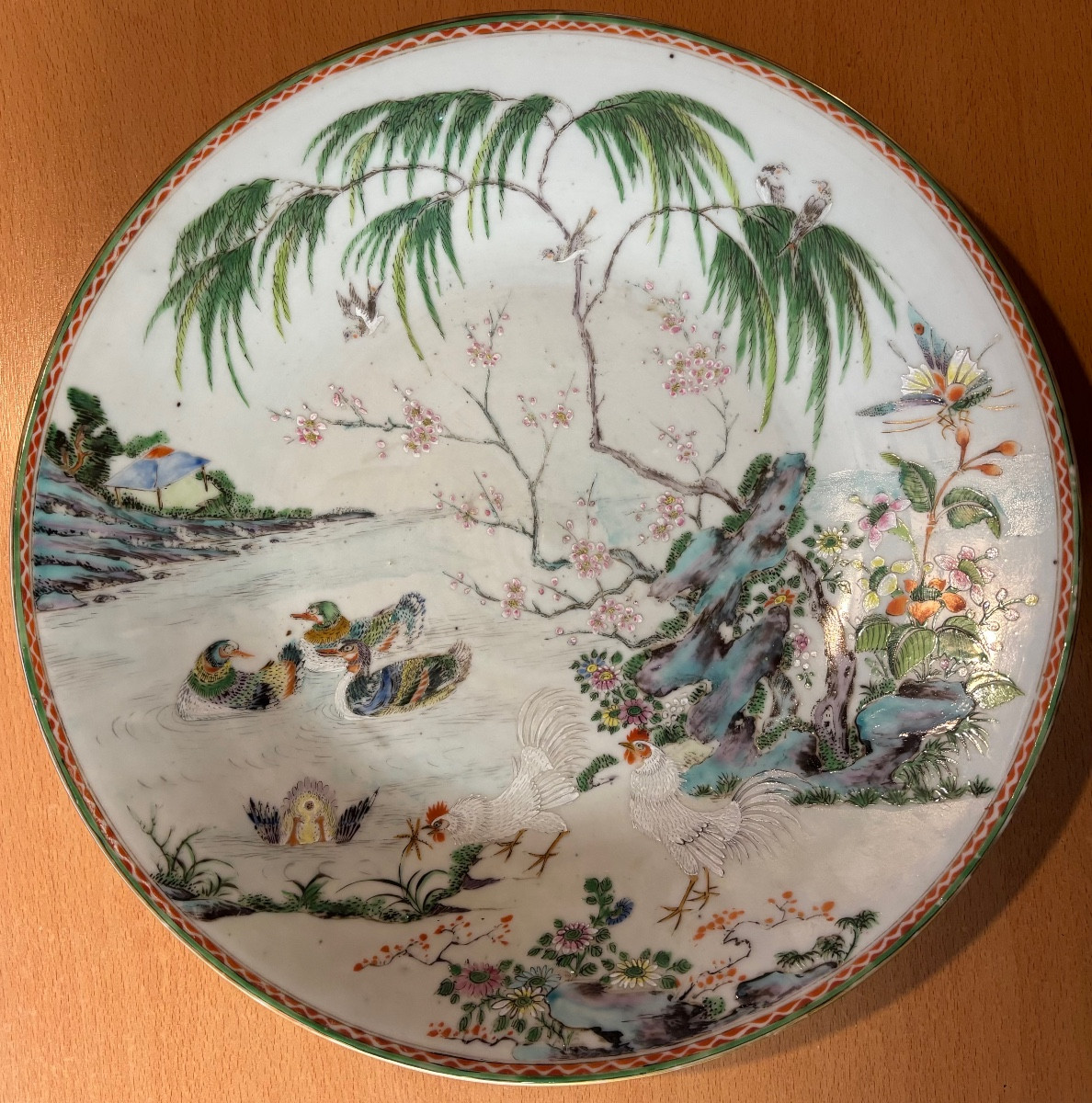Plat en porcelaine de Chine XVIIIème siècle 