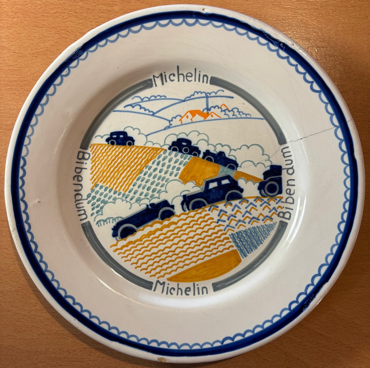 Assiette en faïence publicitaire Michelin par Henriot  Quimper 